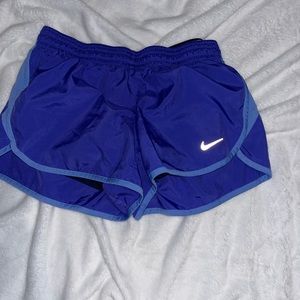 Nike women short
